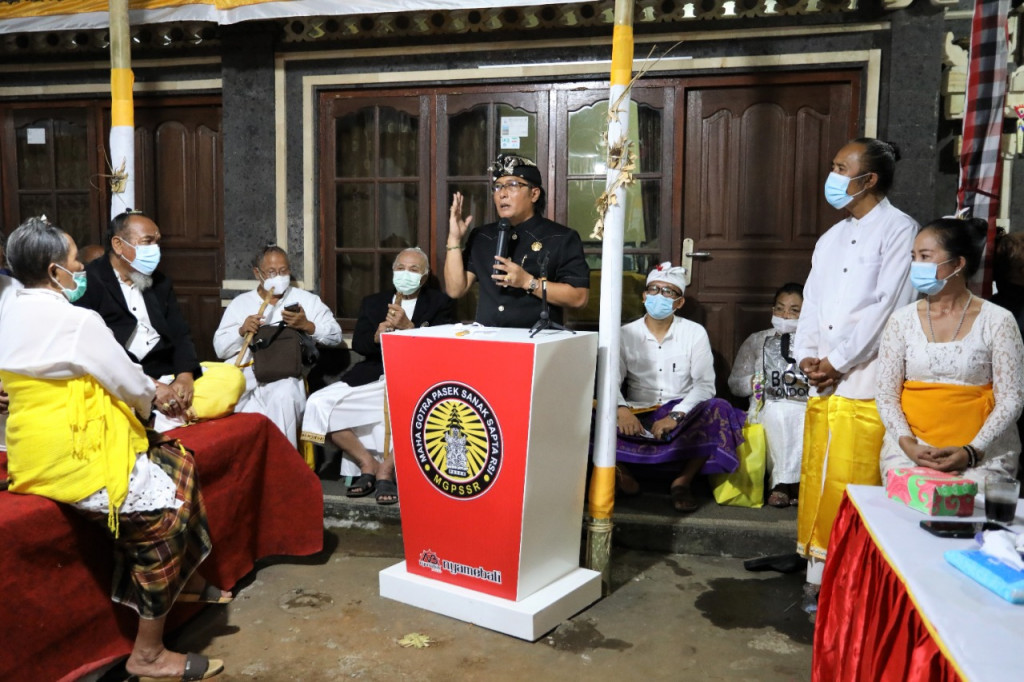 Bupati Giri Prasta Hadiri Upacara Rsi Yadnya Munggah Sulinggih di Desa Bakas Banjarangkan Klungkung